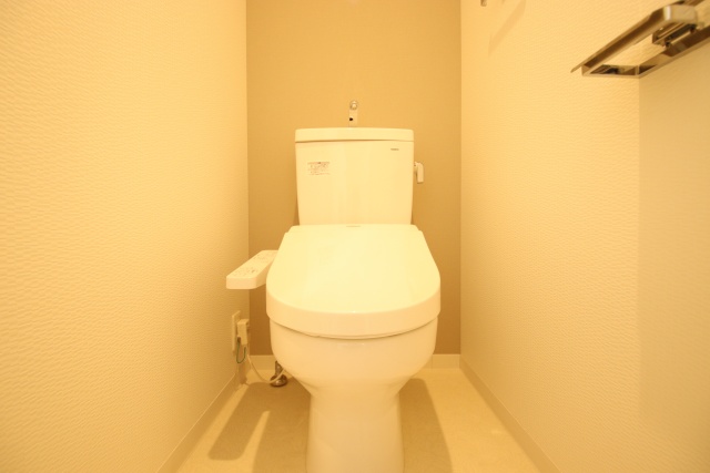 トイレ　※別室の参考写真の為、現況優先です。