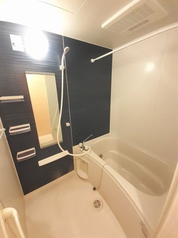 バス・シャワールーム　落ち着いた空間のお風呂です