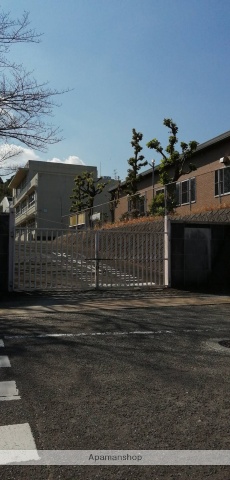 中学校　自由ケ丘中学校（中学校）まで1316m