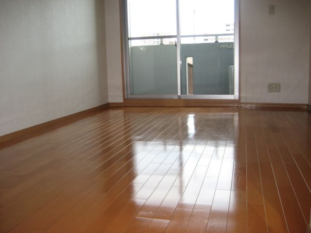 居室・リビング　床暖房付きのフローリング