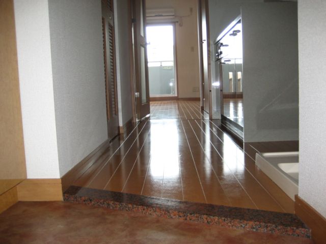 バルコニー　玄関前