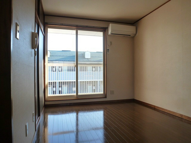 居室・リビング　写真は202号室です