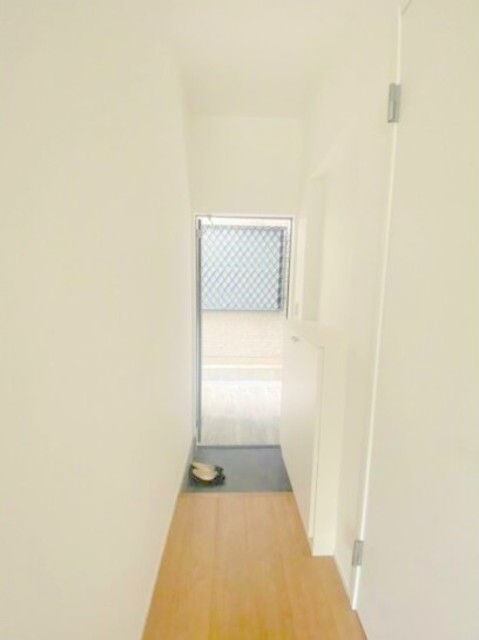 玄関　※別部屋の参考写真です。