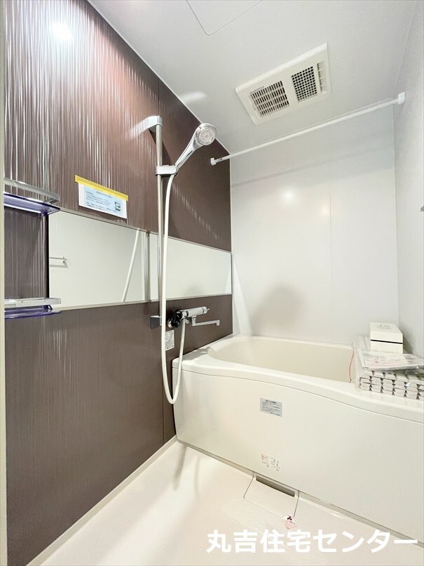 バス・シャワールーム　ユニットバス交換済♪清潔感のあるデザイン！