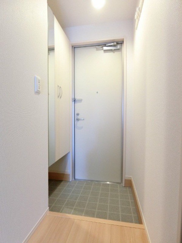 玄関　図面と現状に相違がある場合には現状を優先