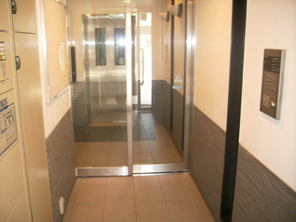 エントランス　安心のオートロック付きマンション☆