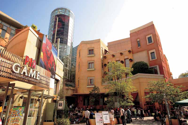 ショッピングセンター　LA　CITTADELLA（ショッピングセンター）まで380m