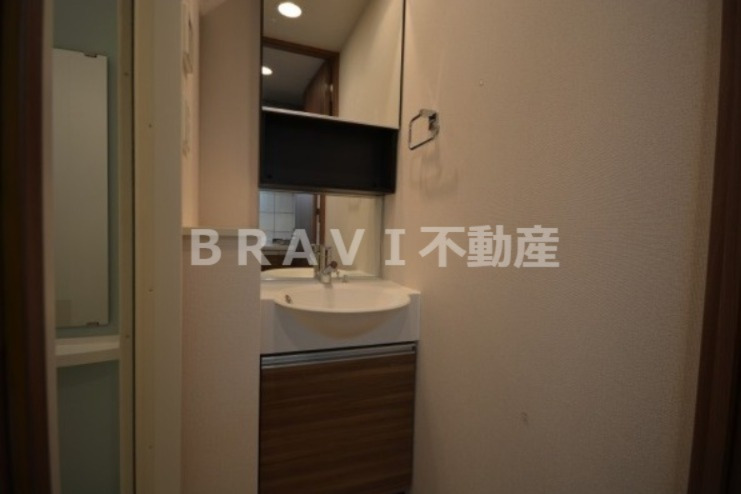 洗面設備　【エスリード松屋町SOUTH】独立洗面台で身支度をすべて済ま