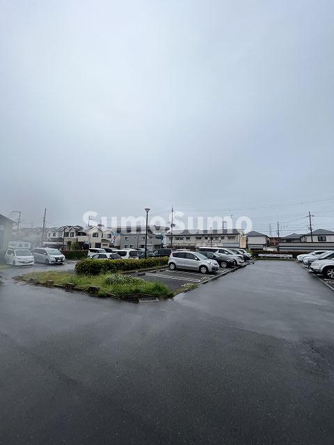 駐車場　駐車場に車を止められます