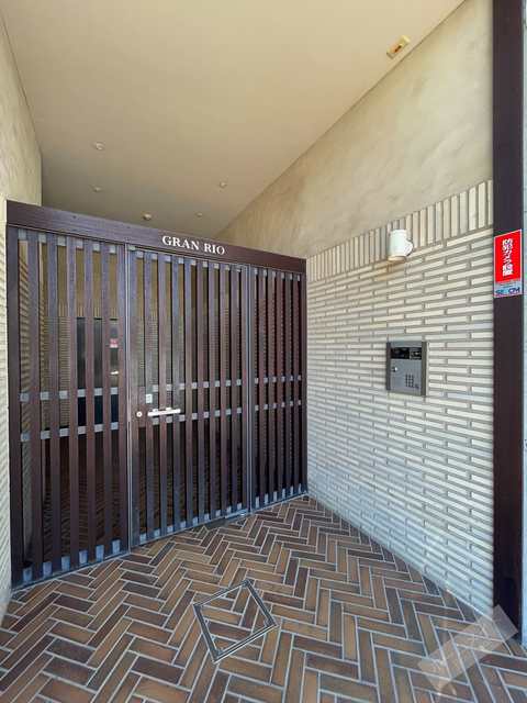 エントランス　オートロック付きで部外者シャットアウト♪