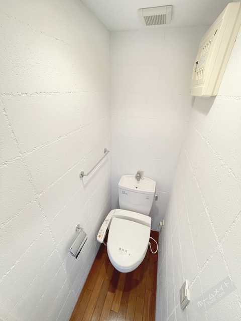 トイレ　温水洗浄便座付き♪