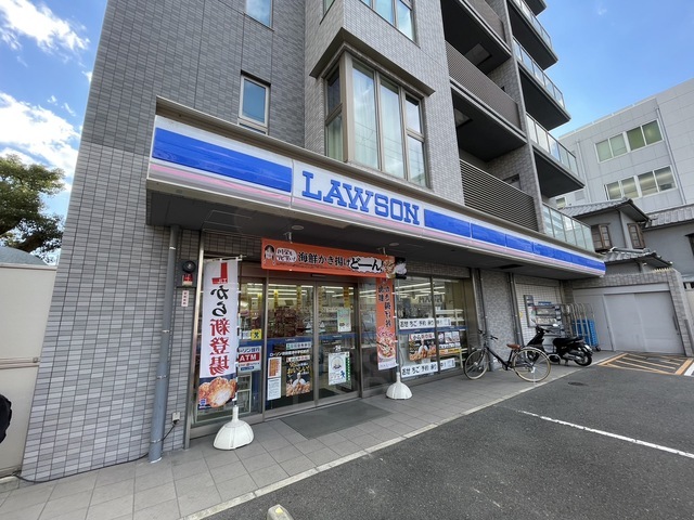 コンビニ　ローソン　吹田垂水三丁目店（コンビニ）まで369m
