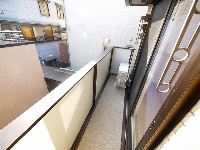 バルコニー　お洗濯にも便利なバルコニー付き