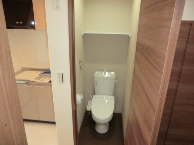 トイレ　温水洗浄便座機能付き♪