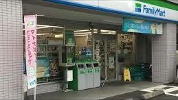 コンビニ　ファミリーマート小松島二丁目店（コンビニ）まで388m