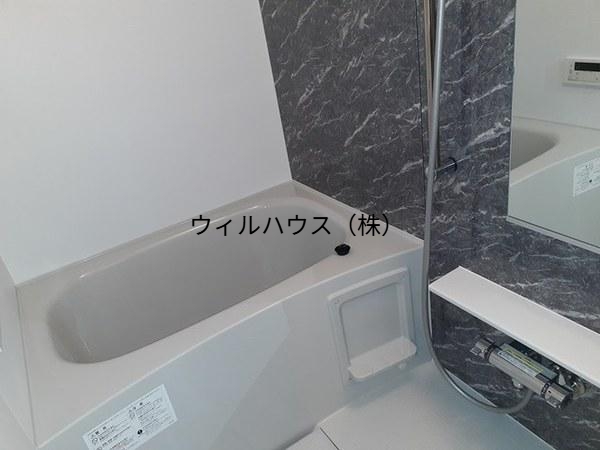 バス・シャワールーム　浴室乾燥機、追い焚き機能付きバス！