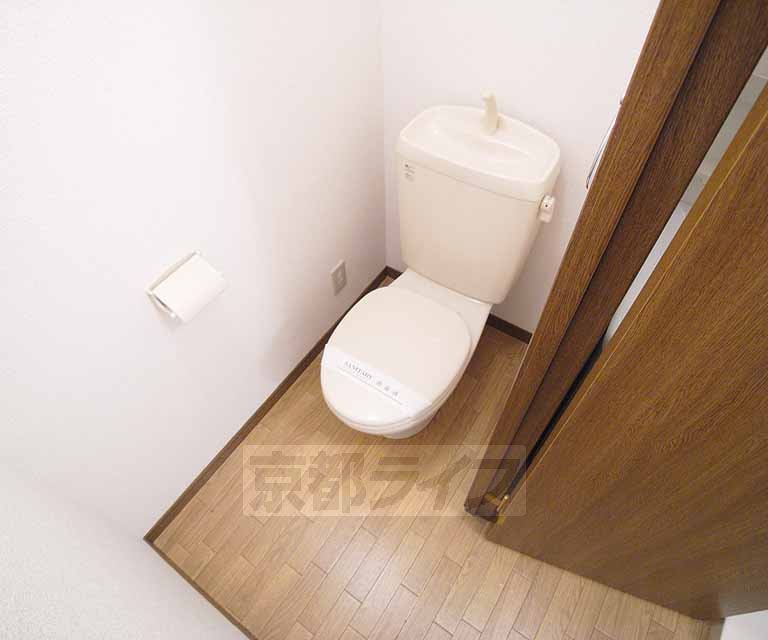 トイレ　３点セパレートタイプです。