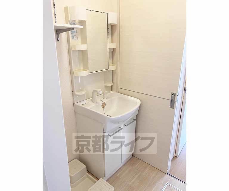 洗面設備　独立洗面台です・