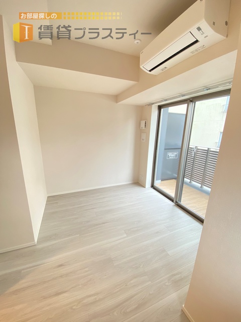 居室・リビング　白が基調で良い感じ