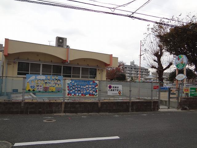 幼稚園・保育園　穴生保育所（幼稚園・保育園）まで350m