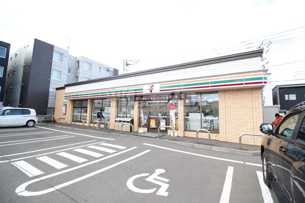 コンビニ　セブンイレブン札幌美園10条店（コンビニ）まで134m