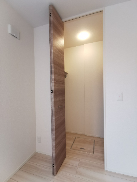 収納　洋室収納