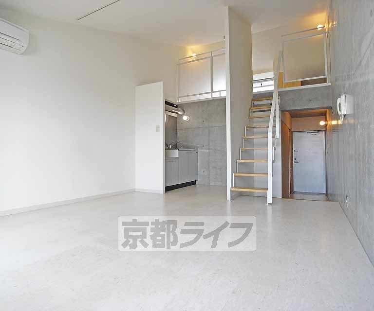 居室・リビング　上賀茂神社が徒歩圏内！お洒落なデザイナーズマンションです。