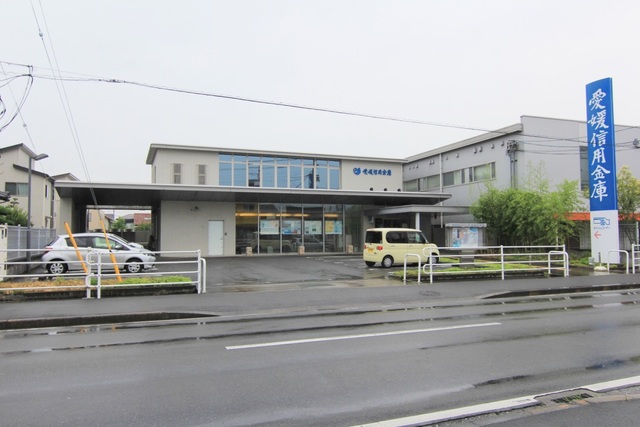銀行　愛媛信用金庫きし支店（銀行）まで526m