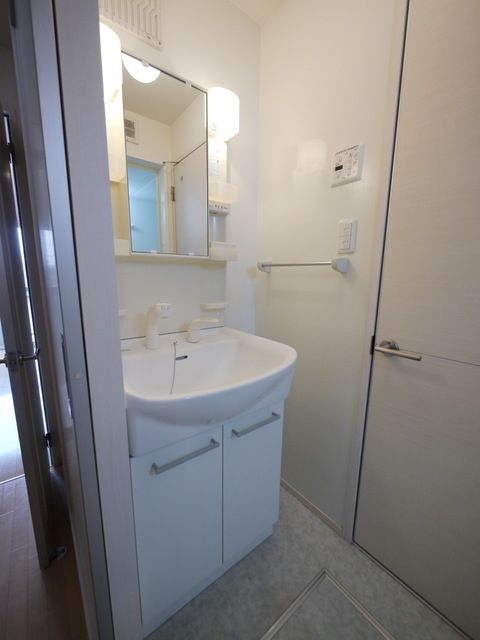 洗面設備　★身支度の整えやすい独立洗面台がございます★