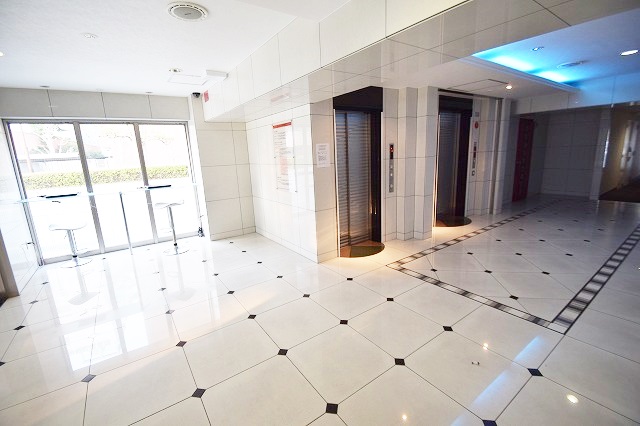 エントランス　ホテルのような豪華なエントランスです