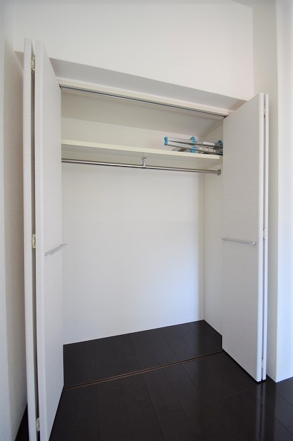 収納　特大サイズの収納です：階数によって色味異なります