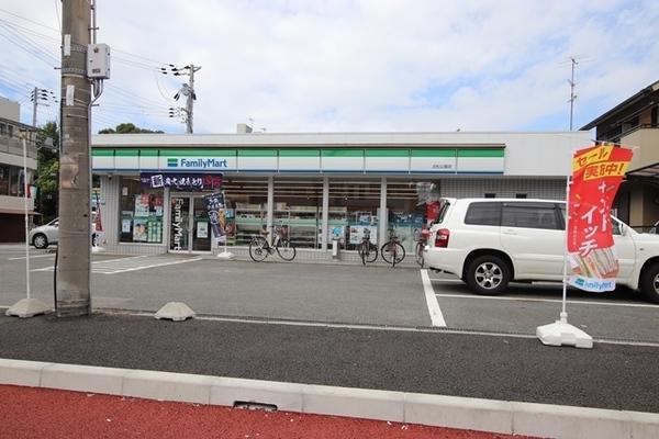 コンビニ　ファミリーマート近松公園店（コンビニ）まで416m