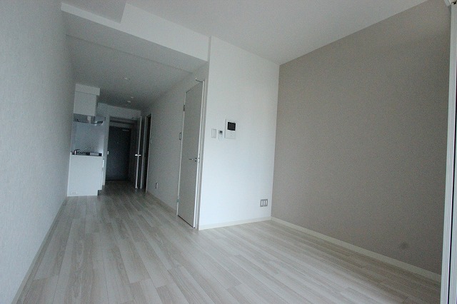 居室・リビング　同物件、別号室のものです。