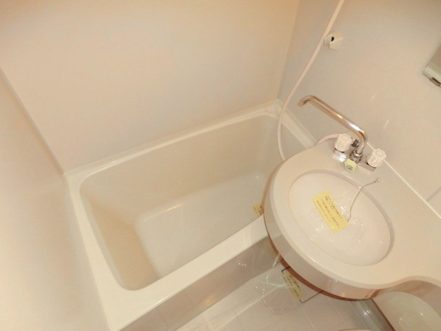 バス・シャワールーム　シンプルで機能的なユニットバスです♪