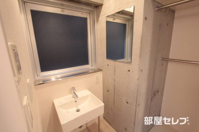 洗面設備　毎朝の支度も楽々