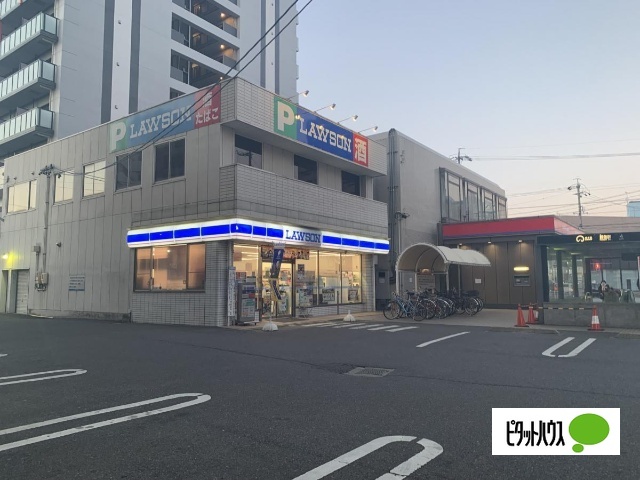 コンビニ　ローソン野並駅前店（コンビニ）まで57m