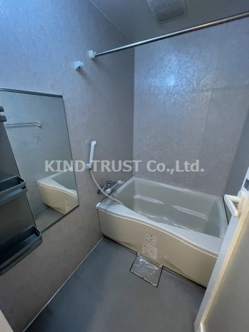 バス・シャワールーム　コンパクトで使いやすいお風呂です