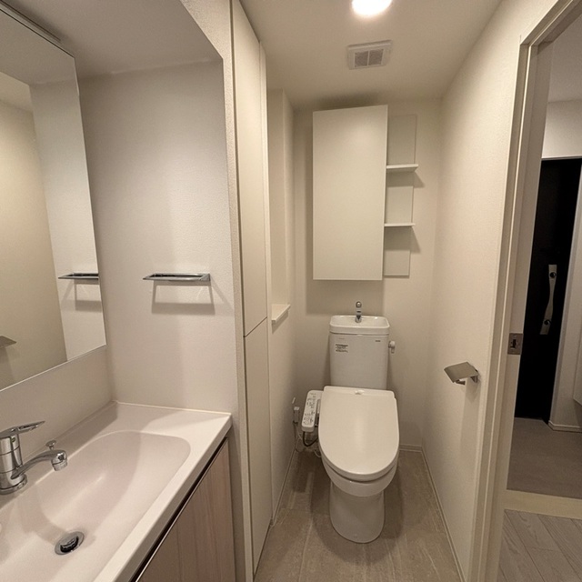 トイレ　※写真は同タイプ住戸です。