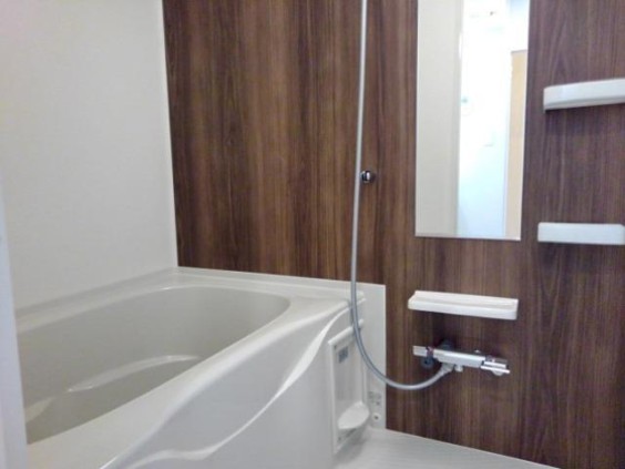 バス・シャワールーム　便利な追焚機能、浴室乾燥機付き