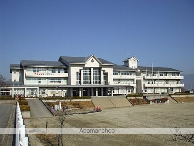 中学校　南アルプス市立八田中学校（中学校）まで665m