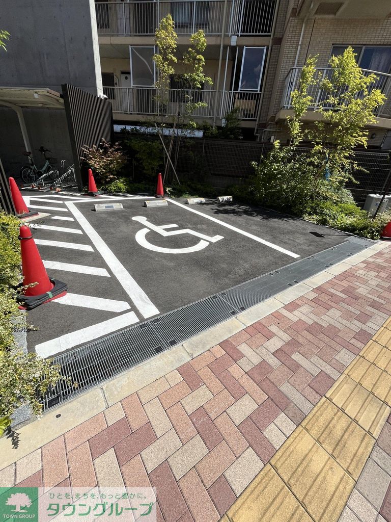 駐車場　エントランス