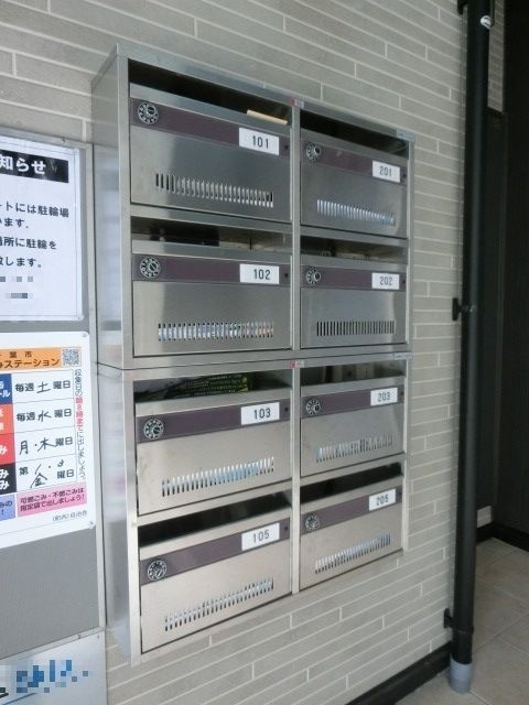 エントランス　エントランスに集合ポストがございます