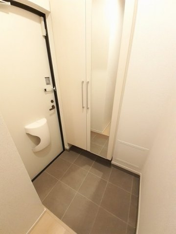 玄関　収納もある玄関です