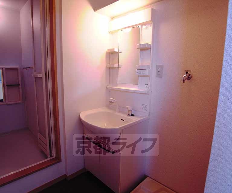 洗面設備　オシャレな洗面台です。