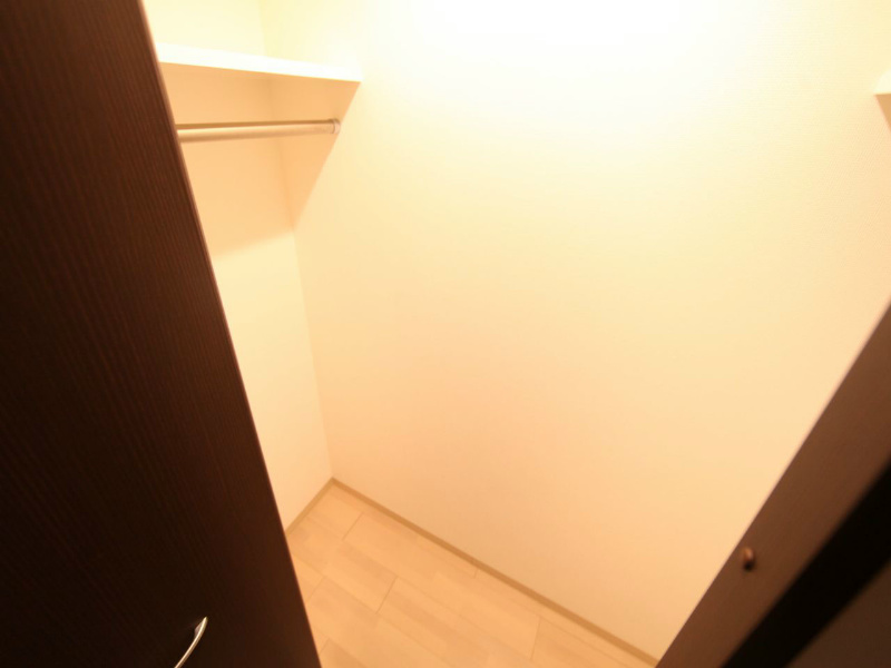 収納　ウォークインクローゼット（収納充実してます）