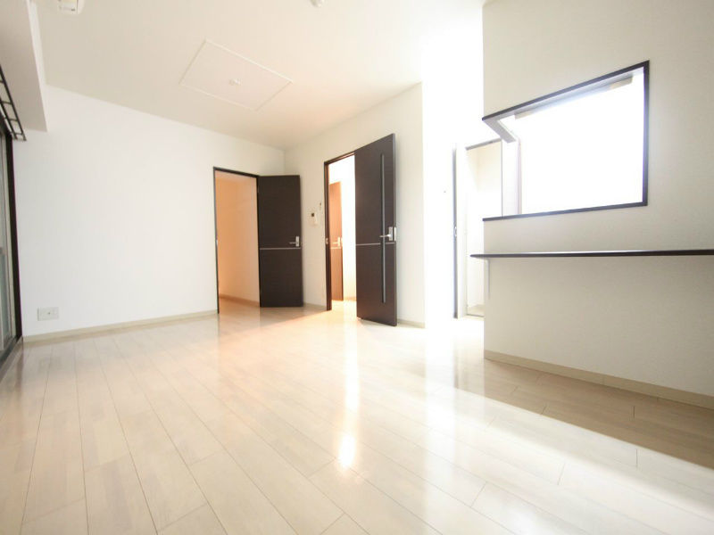 居室・リビング　ＬＤＫ15.5帖　カウンターキッチン　エアコン付　バルコニー