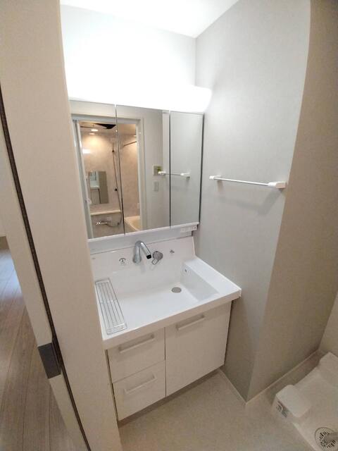 洗面設備　建築中の写真となります。