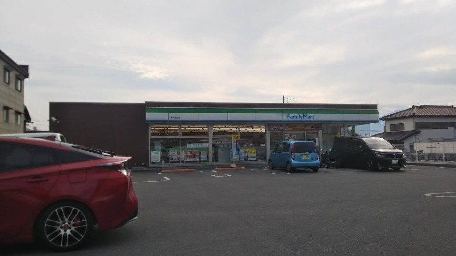 コンビニ　ファミリーマート甲府朝日店（コンビニ）まで370m