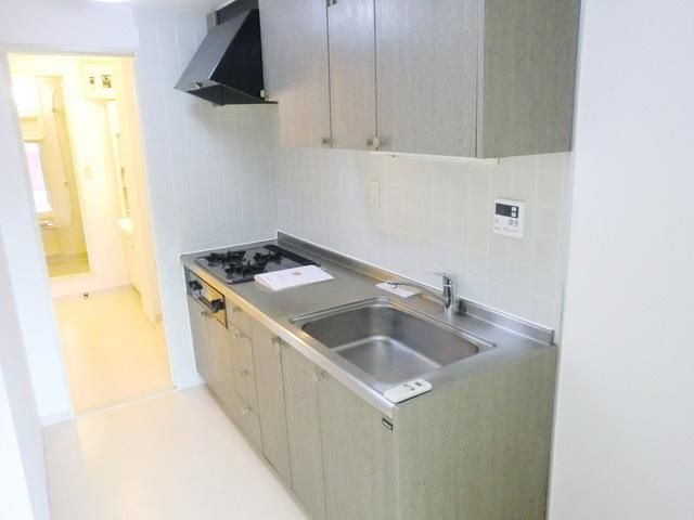 キッチン　★３口ガスシステムキッチンで料理も楽しめます★