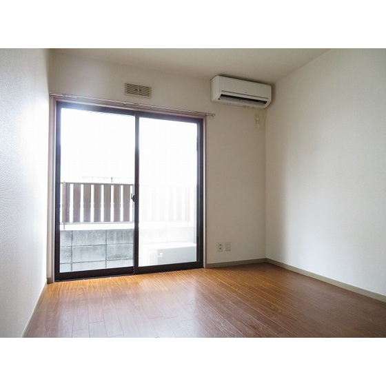 居室・リビング　こちらの居間で趣味の時間をお楽しみください